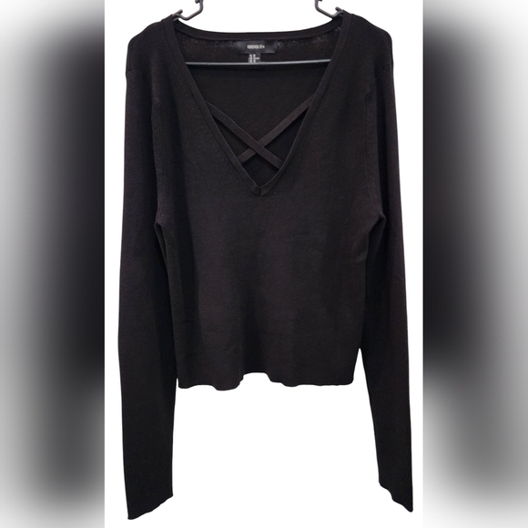 Forever 21 Black V-Neck Knit Top with Cross Detail Long Sleeve Women's 3X - Picture 1 of 7